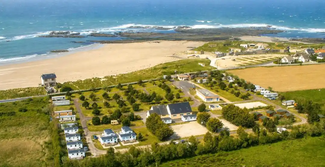 vue aérienne camping Les Dunes du Cotentin et plage